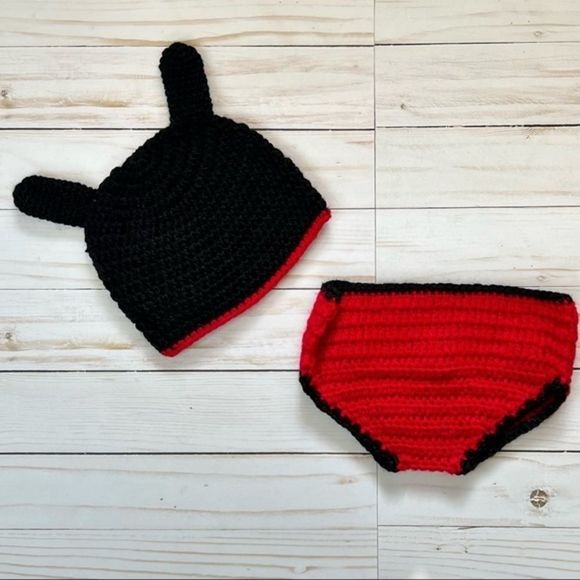 Knitted baby outfit - lady bug - Picture 2 of 4